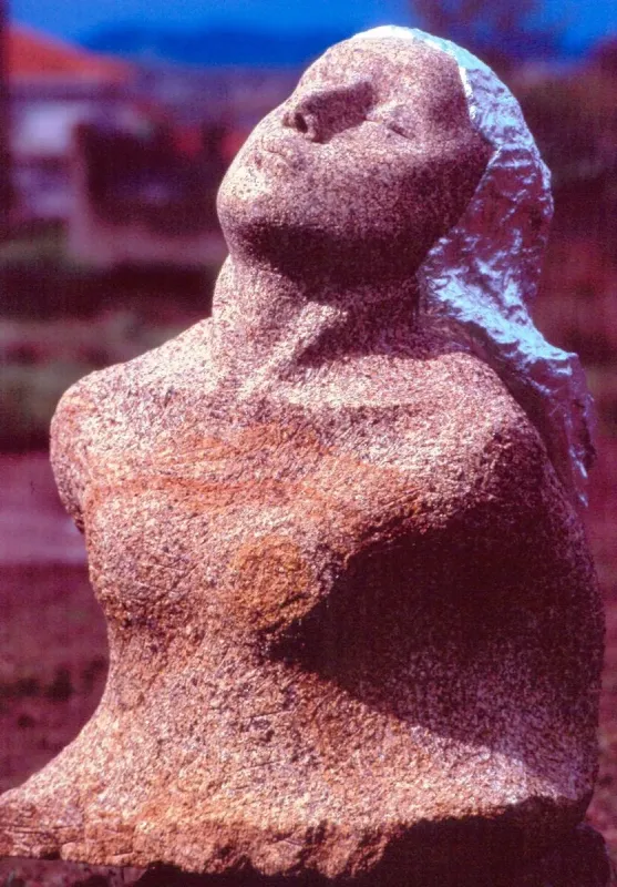 Escultura Bágoa de Antela Talla en granito do artista Xosé Lois Carreira
