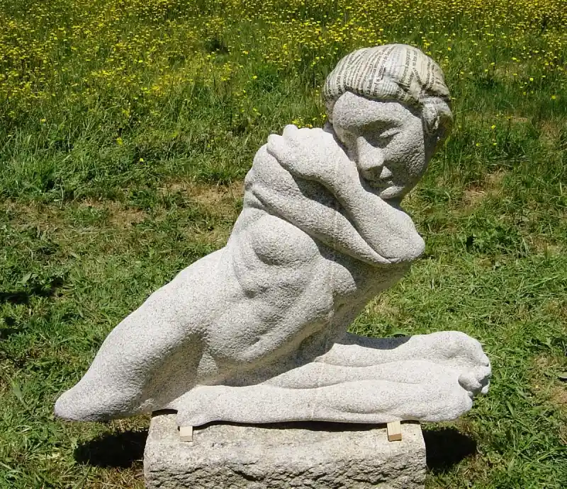 Escultura Dor de do Talla en granito do artista Xosé Lois Carreira