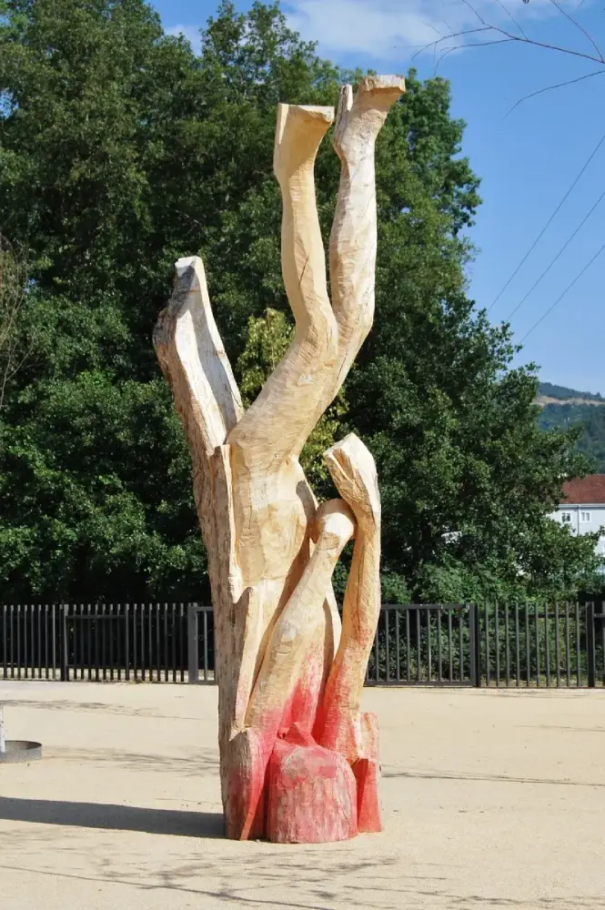 Escultura Icara Escultura en madeira de álamo do artista Xosé Lois Carreira