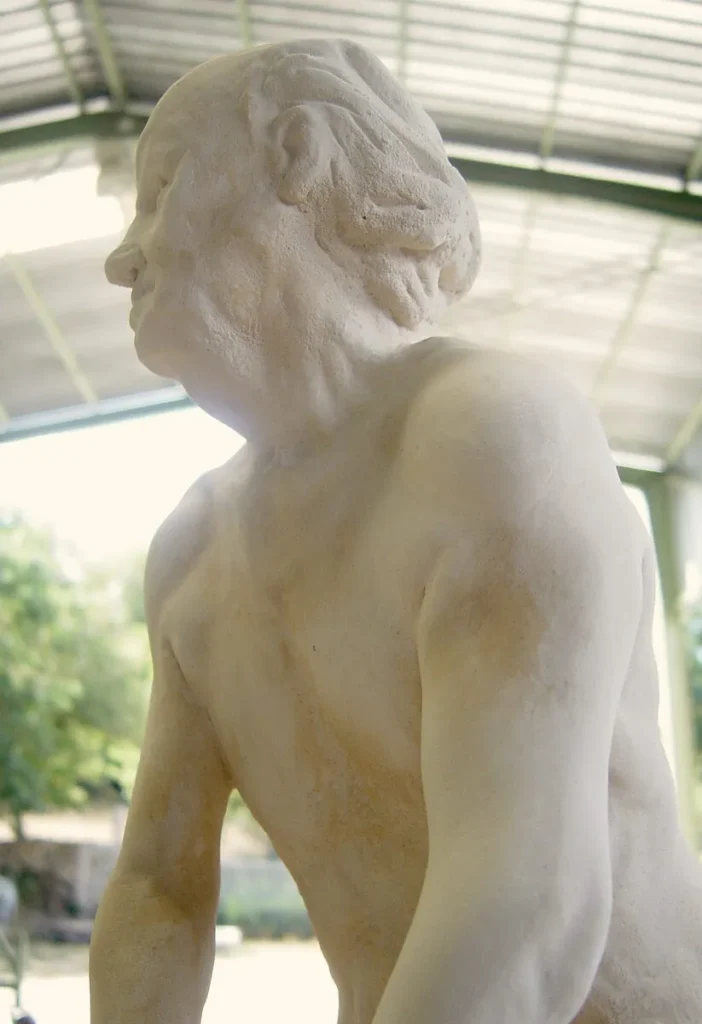 Escultura Vello aloitador do artista Xosé Lois Carreira